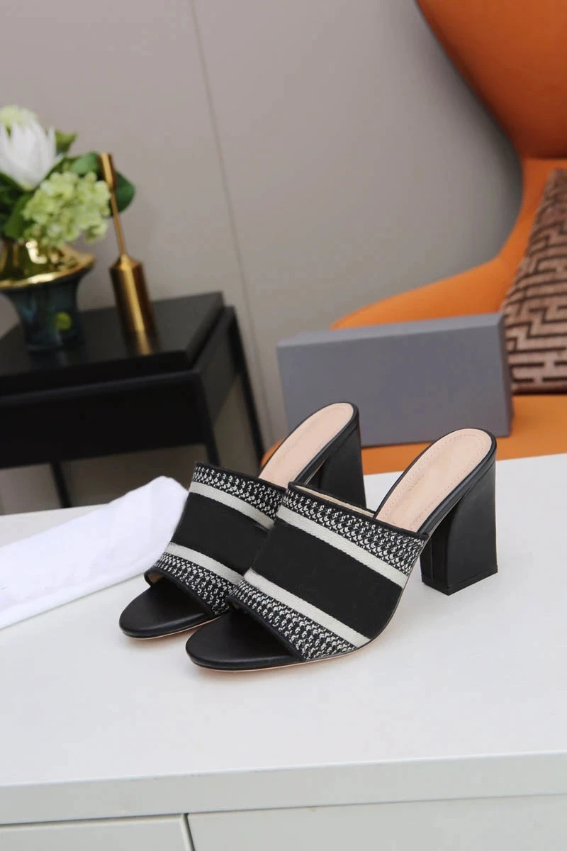 Luxury ladies sandals multi-design D brand slippers ladies slippers ladies 8.5CM high heel slippers sandals
Luxury ladies sandals multi-design D brand slippers ladies slippers ladies 8.5CM high heel slippers sandals