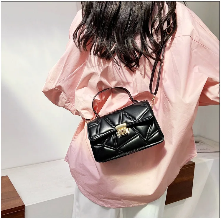 2021 New Style Single Shoulder Lingge Embroidery Portable Women's Bag Fashion Small Square Bag Designer Fashion Tote Bag
2021 New Style Single Shoulder Lingge Embroidery Portable Women's Bag Fashion Small Square Bag Designer Fashion Tote Bag