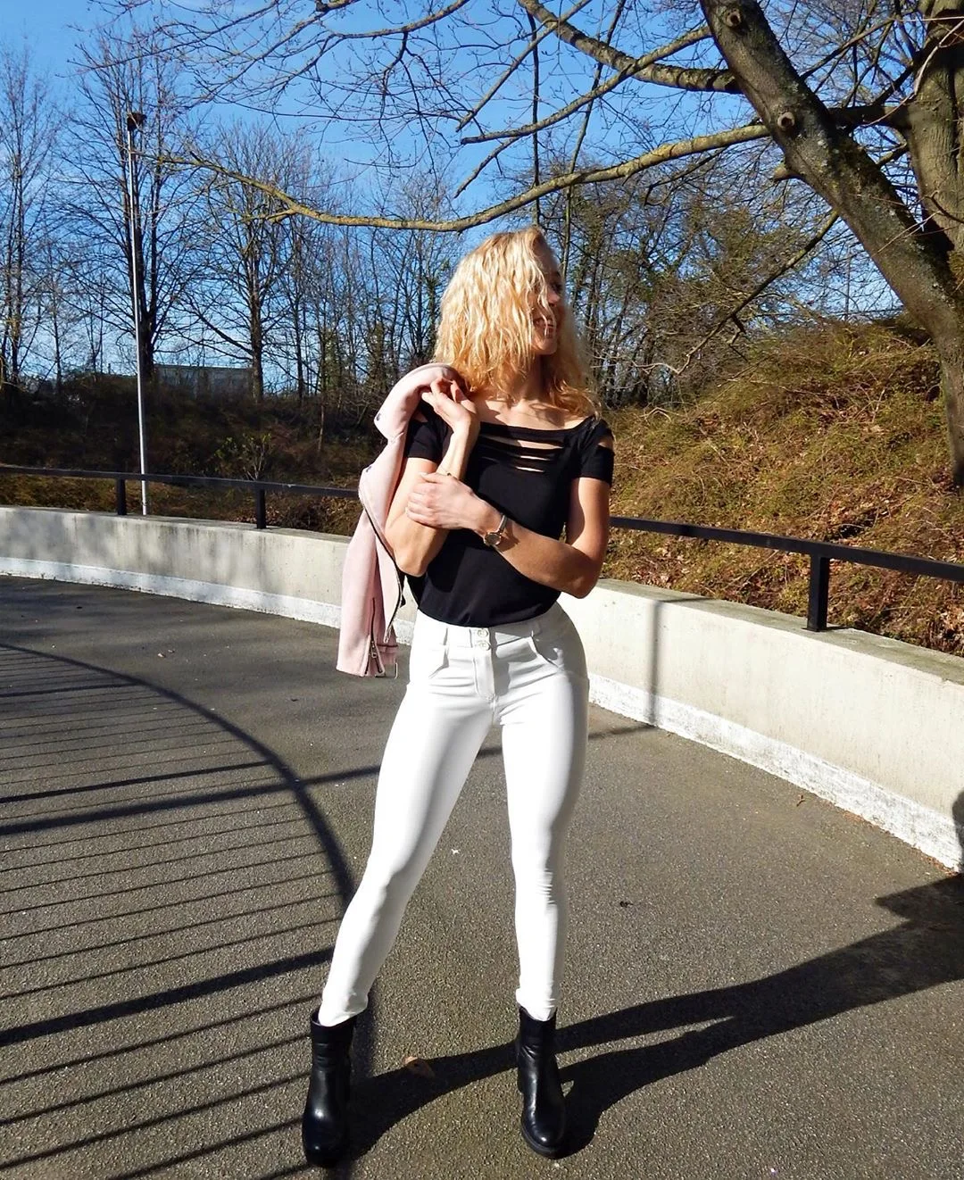 NEW Four Ways Stretchable Womens White Faux Leather Pants Pu Leather Leggings Sport Women Fitness Girls Warm Skinny Slim Push Up
NEW Four Ways Stretchable Womens White Faux Leather Pants Pu Leather Leggings Sport Women Fitness Girls Warm Skinny Slim Push Up