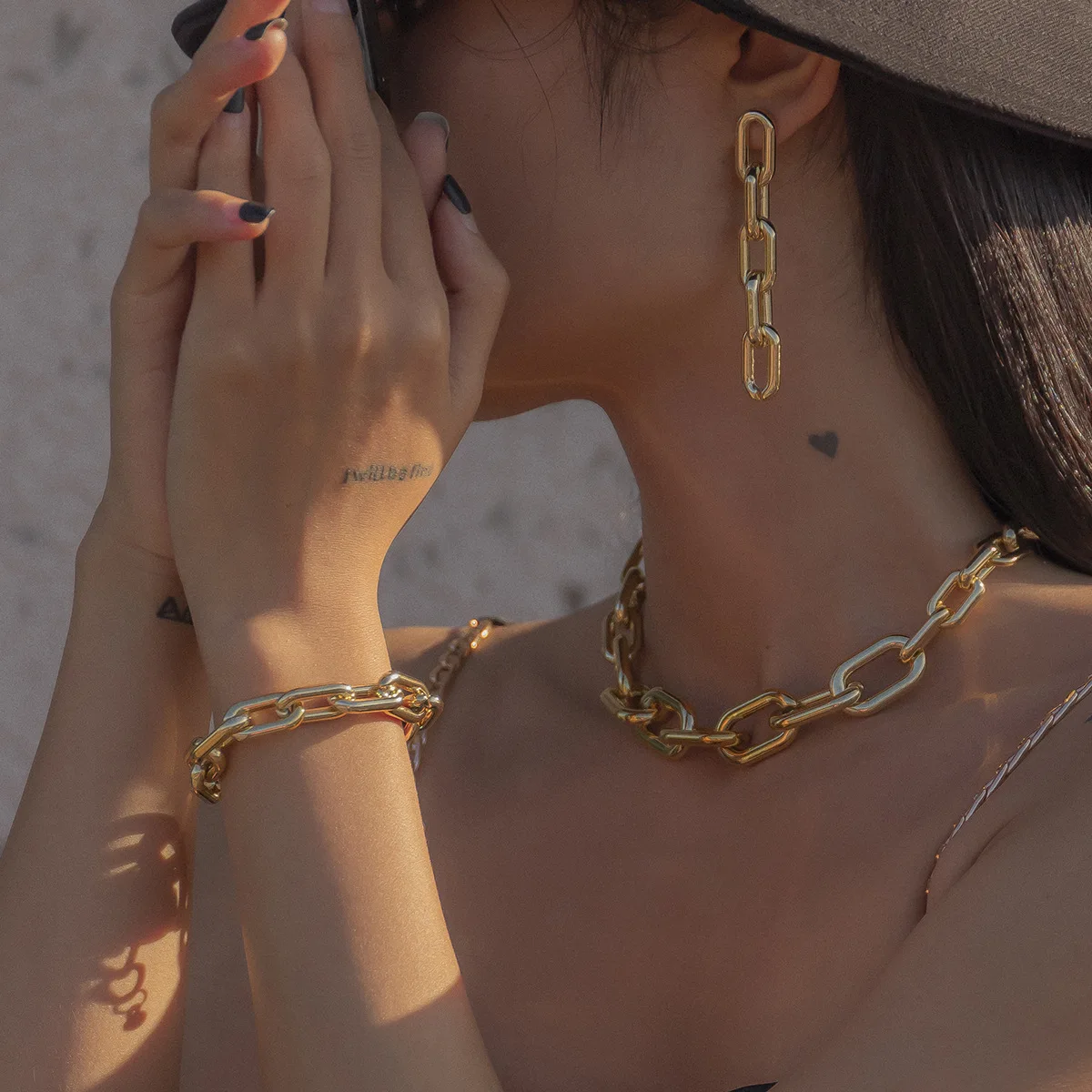 Комплект женских ювелирных изделий, цепочка и браслет, серьги, в стиле ретро, CCB, подарок на свадьбу, 2021
Комплект женских ювелирных изделий, цепочка и браслет, серьги, в стиле ретро, CCB, подарок на свадьбу, 2021