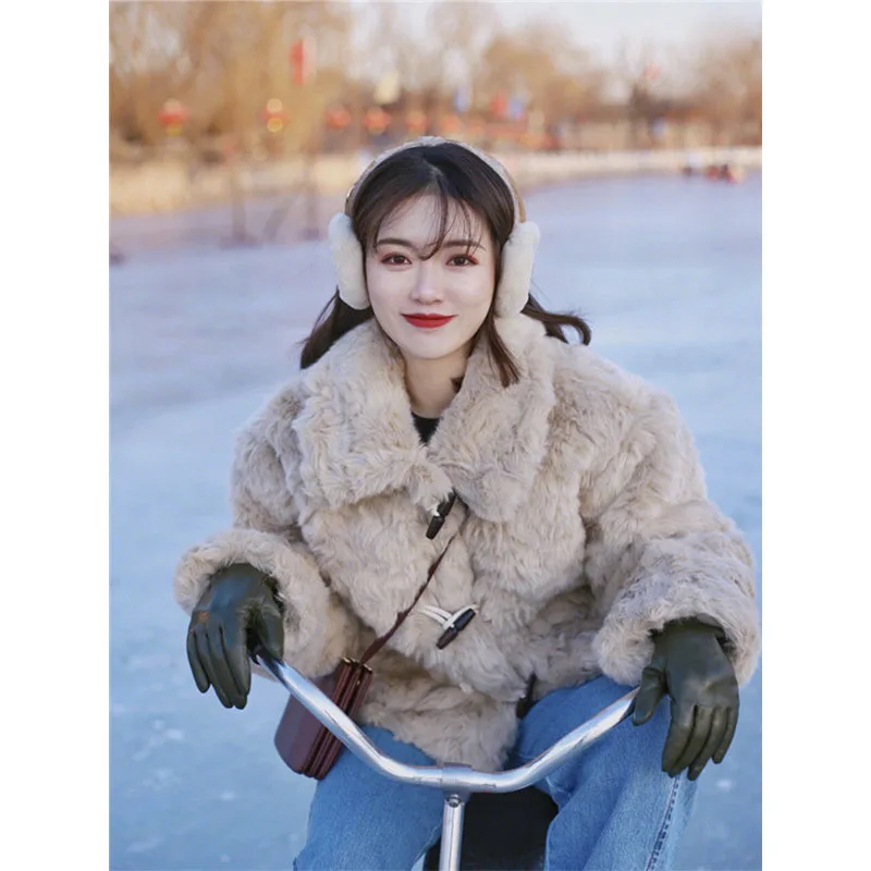 Plush Fleece Jacket Women 2020 New Autumn and Winter Loose Plus Size Horn Buckle Warm Faux Fur Lamb Wool Coat NS2249 
Plush Fleece Jacket Women 2020 New Autumn and Winter Loose Plus Size Horn Buckle Warm Faux Fur Lamb Wool Coat NS2249