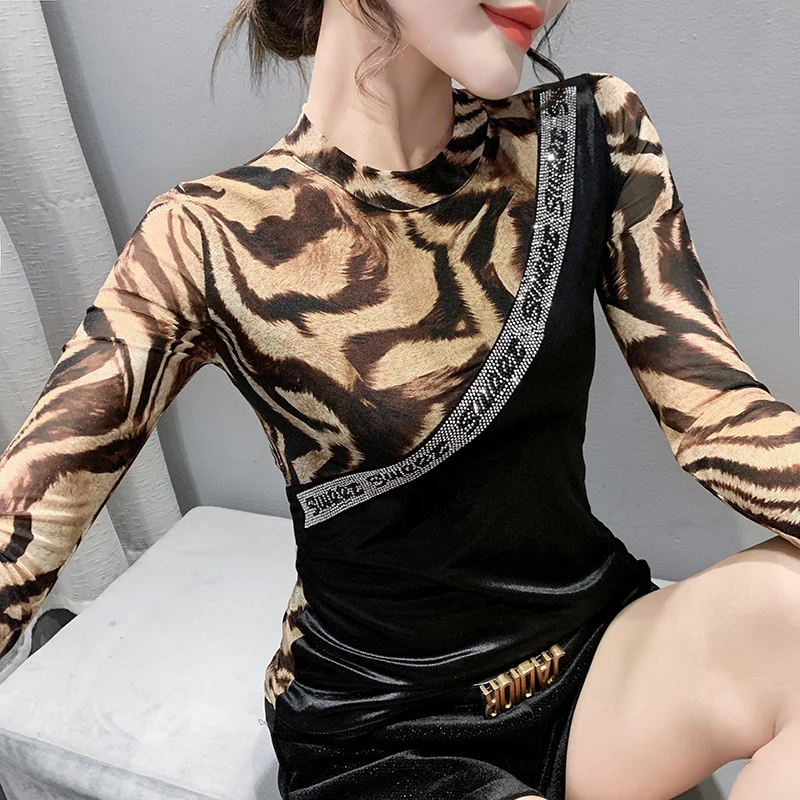 2021 Autumn Winter Long Sleeve Women's tshirt Fashion Patchwork Leopard Mesh Tops Shirt Hot Drilling Plus Size Blusas
2021 Autumn Winter Long Sleeve Women's tshirt Fashion Patchwork Leopard Mesh Tops Shirt Hot Drilling Plus Size Blusas