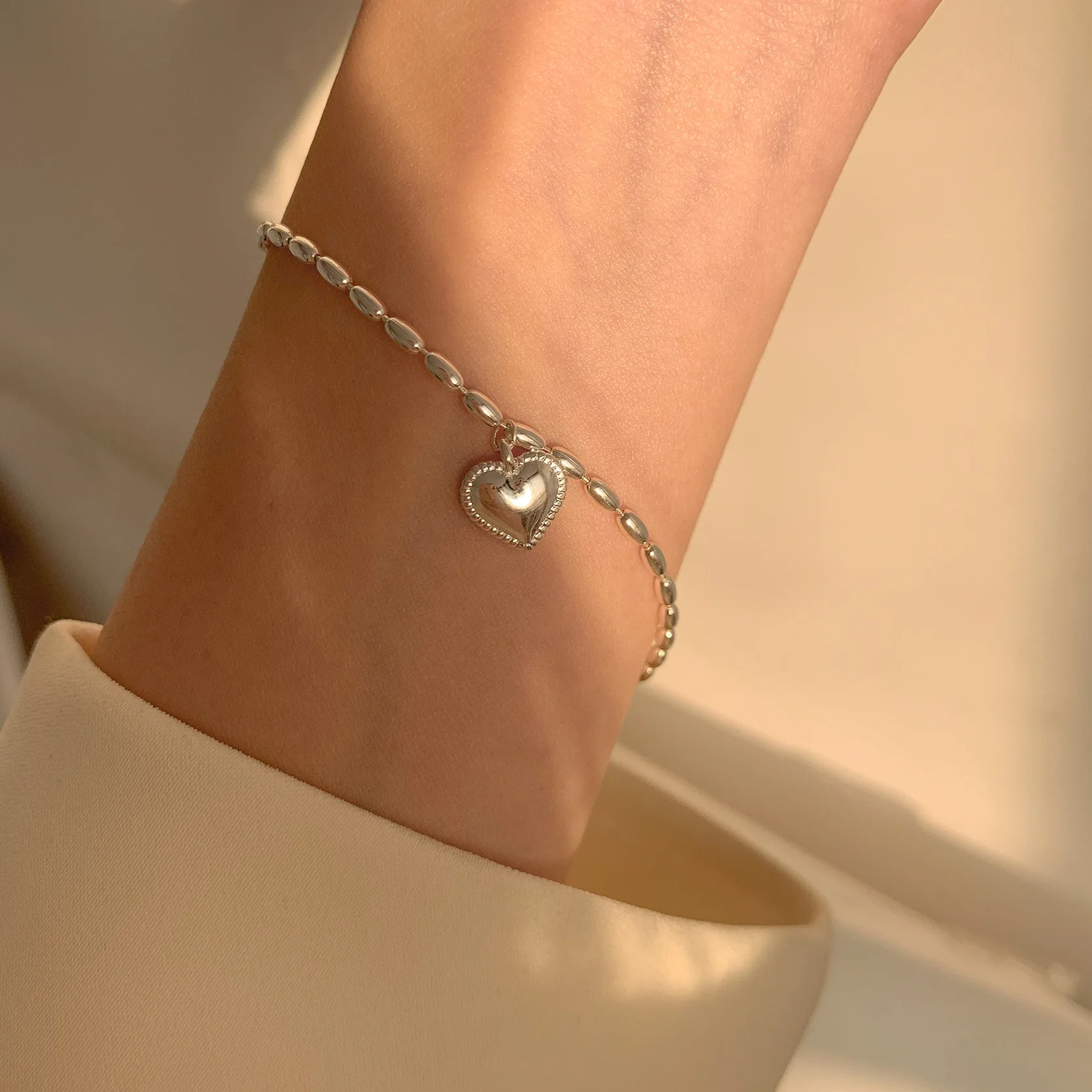 S925 Silver Friendship Bracelets Jewlery Rice Grain Love Girlfriends Bracelet Female Student Retro Sweet Peach Heart Bracelet
S925 Silver Friendship Bracelets Jewlery Rice Grain Love Girlfriends Bracelet Female Student Retro Sweet Peach Heart Bracelet
