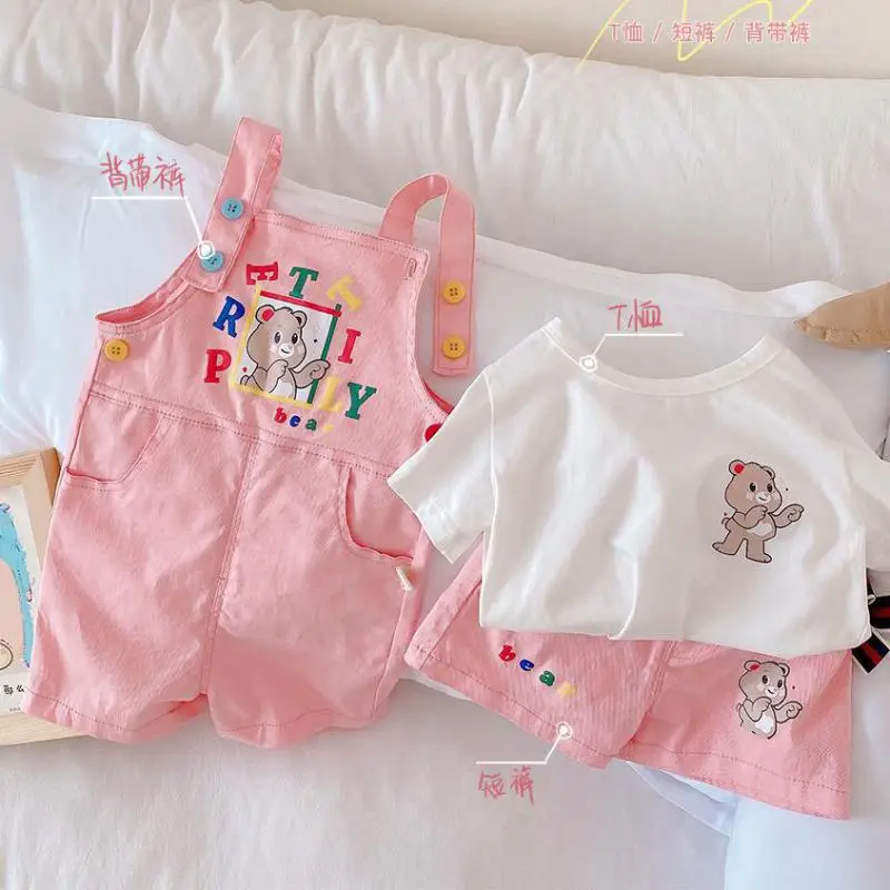 2021 Summer New Cartoon Print Baby Clothes Cute Bear Overalls For Girls Clothes Set Cotton Loose Children Clothing Girls Outfits 
2021 Summer New Cartoon Print Baby Clothes Cute Bear Overalls For Girls Clothes Set Cotton Loose Children Clothing Girls Outfits