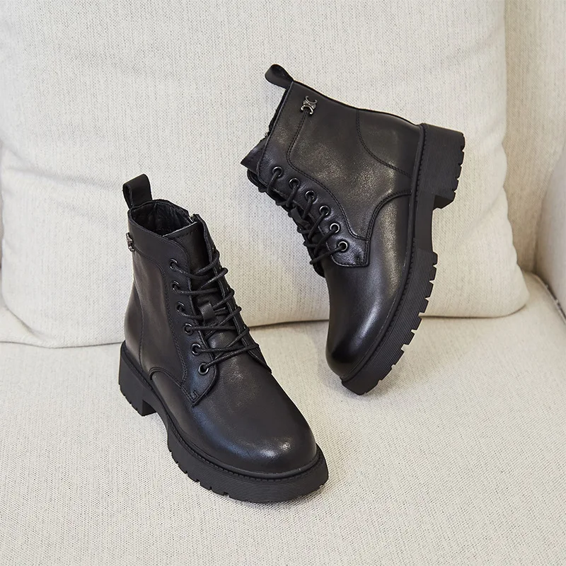 First layer leather 6 hole fashion tide women Martin boots 2021 autumn and winter new leather women's boots round head leather
First layer leather 6 hole fashion tide women Martin boots 2021 autumn and winter new leather women's boots round head leather
