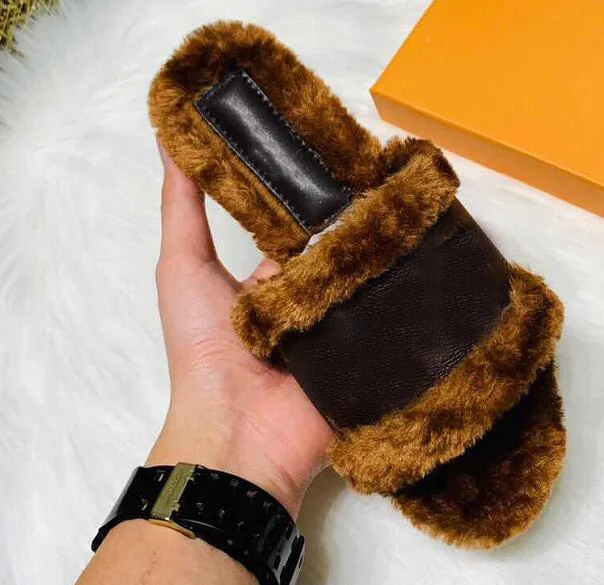 New Luxury women Wool shoes femmes Flats Fur slippers Winter House Warm Designer Slippers outdoor Non-slip
New Luxury women Wool shoes femmes Flats Fur slippers Winter House Warm Designer Slippers outdoor Non-slip