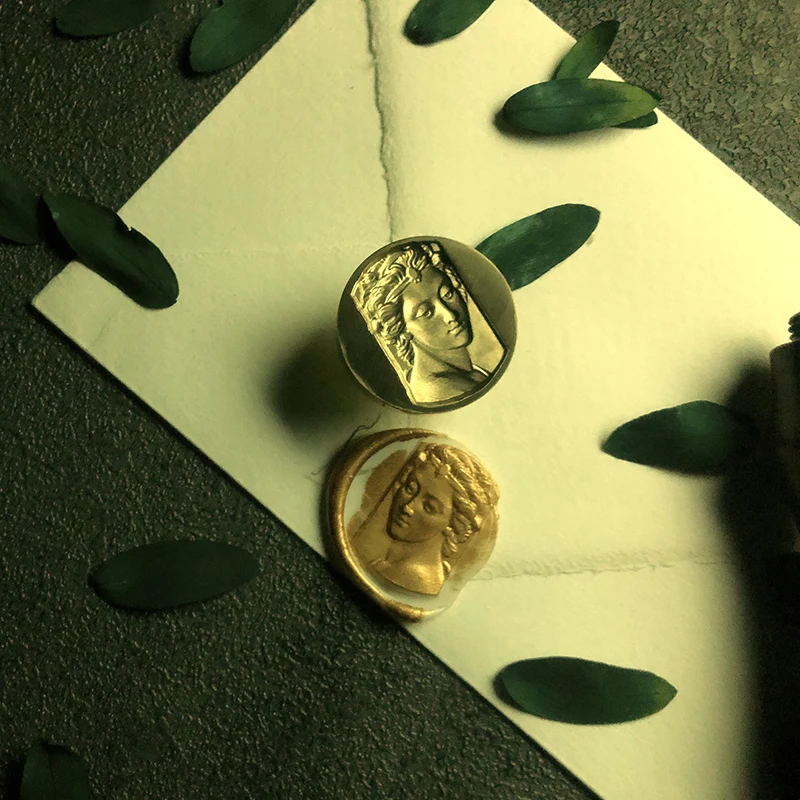 Embossed Craft Character Wax Stamp Popular Three-dimensional Copper Head Lacquer Seal Beautiful Mermaid Wax Seal Diameter 3cm
Embossed Craft Character Wax Stamp Popular Three-dimensional Copper Head Lacquer Seal Beautiful Mermaid Wax Seal Diameter 3cm