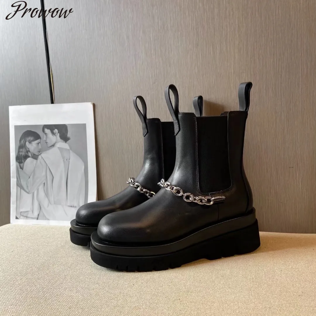 Женские ботинки из натуральной кожи, без застежки, на среднем каблуке
Женские ботинки из натуральной кожи, без застежки, на среднем каблуке