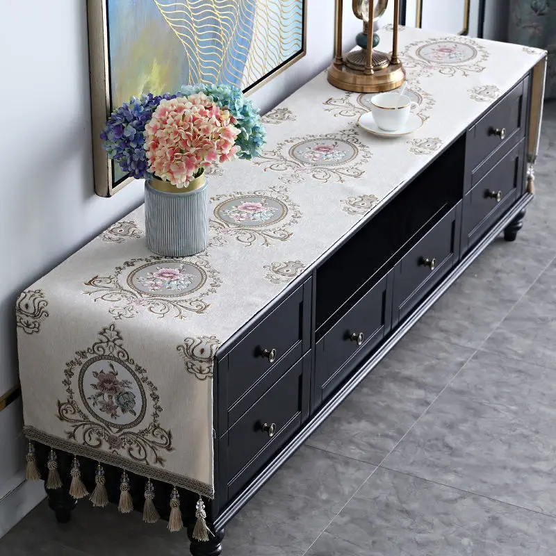 Table runner European style TV cabinet cover cloth fabric coffee table table runner luxury living room table runner
Table runner European style TV cabinet cover cloth fabric coffee table table runner luxury living room table runner