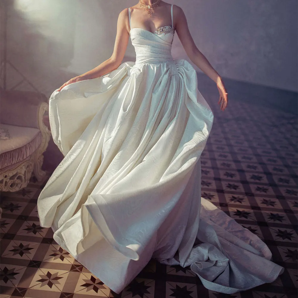 Satin A-Line Wedding Dresses Spaghetti Strap Sleeveless Sweetheart Beading Lace Up Bridal Ball Gowns Custom Vestidos De Novia
Satin A-Line Wedding Dresses Spaghetti Strap Sleeveless Sweetheart Beading Lace Up Bridal Ball Gowns Custom Vestidos De Novia