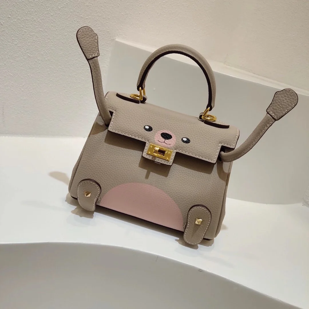 free shipping 2021 the new style fashion genuine cow leather women handbag one shoulder bag crossbody bag 6 color 20cm 25cm 28cm
free shipping 2021 the new style fashion genuine cow leather women handbag one shoulder bag crossbody bag 6 color 20cm 25cm 28cm