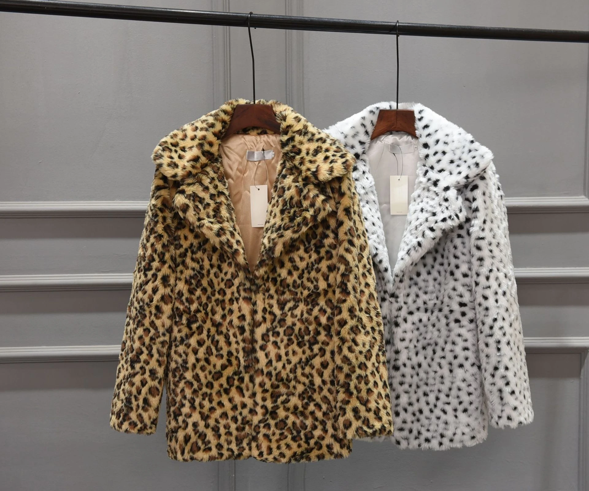 Women Winter Faux Fur Leopard Print Coat Long Sleeve Sexy Furry Fake Fur Jacket Oversize 2xl 3xl Black White Casual Outerwear
Women Winter Faux Fur Leopard Print Coat Long Sleeve Sexy Furry Fake Fur Jacket Oversize 2xl 3xl Black White Casual Outerwear