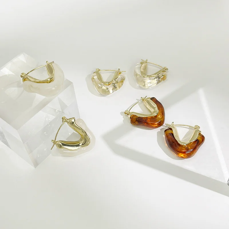 LOVOACC Simple 3 Designs Transparent Colourful Resin Pendant Earrings for Women Ladies U Shape Geometric Earrings Accessories
LOVOACC Simple 3 Designs Transparent Colourful Resin Pendant Earrings for Women Ladies U Shape Geometric Earrings Accessories