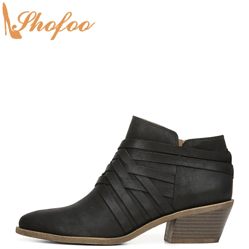 Женские ботильоны на высоком массивном каблуке, с круглым носком
Женские ботильоны на высоком массивном каблуке, с круглым носком