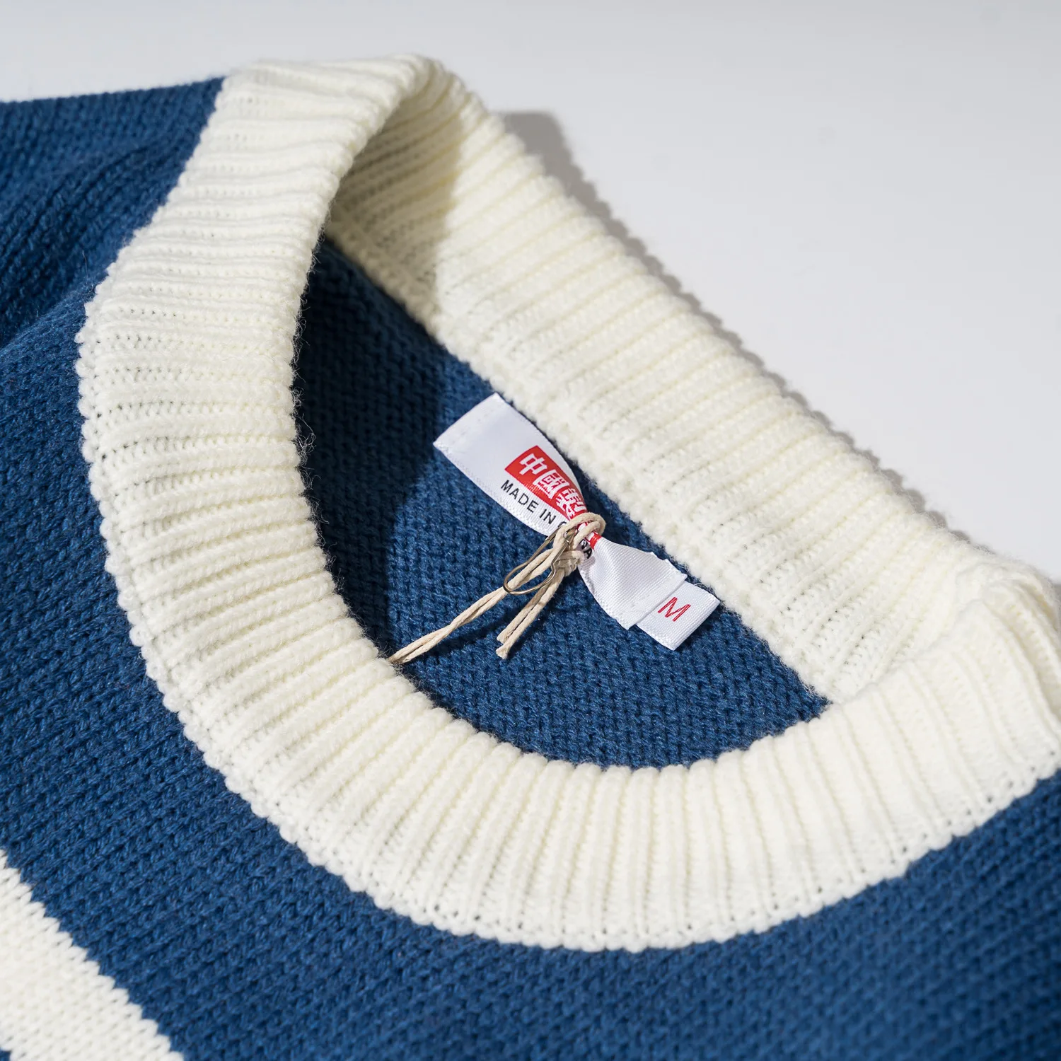 Autumn and winter round collar long sleeve Korean version sweater tide loose embroidered men and women couples wear knitwear Top
Autumn and winter round collar long sleeve Korean version sweater tide loose embroidered men and women couples wear knitwear Top