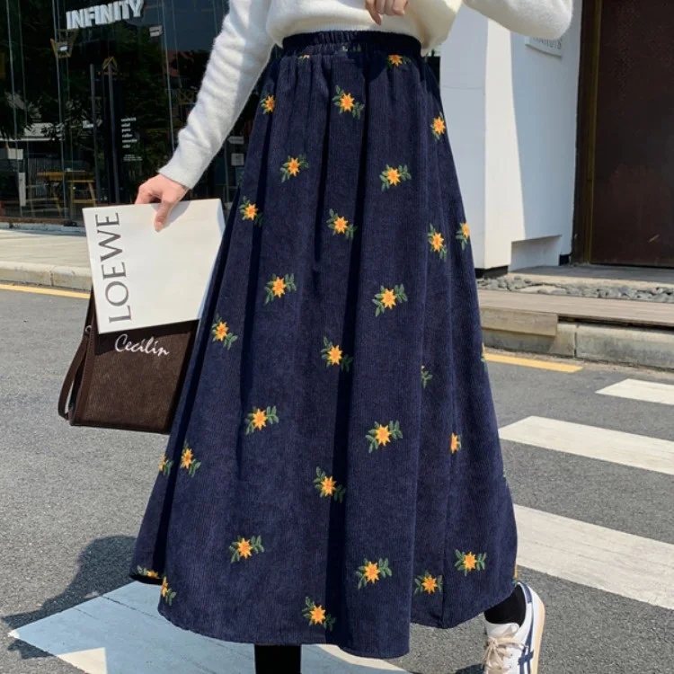 2021 autumn and winter new style skirt Korean embroidered bottomed skirt corduroy slim skirt
2021 autumn and winter new style skirt Korean embroidered bottomed skirt corduroy slim skirt