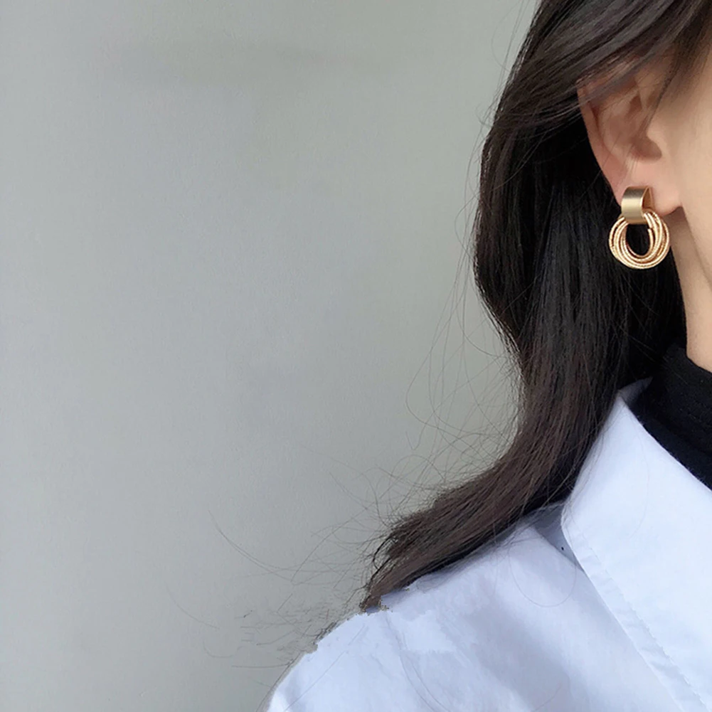 Retro Metallic Gold Multiple Small Circle Pendant Earrings 2021 New Jewelry fashion Wedding Party Unusual Earrings For Woman
Retro Metallic Gold Multiple Small Circle Pendant Earrings 2021 New Jewelry fashion Wedding Party Unusual Earrings For Woman
