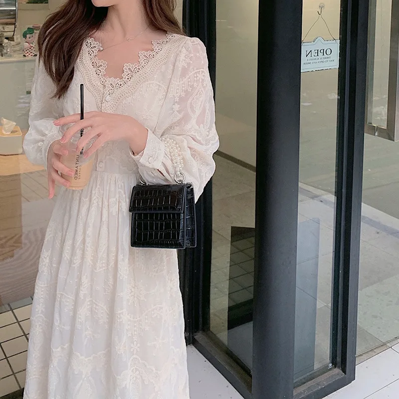 2021 new long sleeve high end white luxury dress temperament goddess fan Xianqi long skirt children travel in spring and summer
2021 new long sleeve high end white luxury dress temperament goddess fan Xianqi long skirt children travel in spring and summer