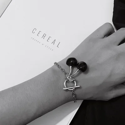 High Quality Elegant Black Cherry Fruit Clavicle Chain Lock Choker Necklace Women Handmade Punk Silver Plated Chain Necklace INS
High Quality Elegant Black Cherry Fruit Clavicle Chain Lock Choker Necklace Women Handmade Punk Silver Plated Chain Necklace INS