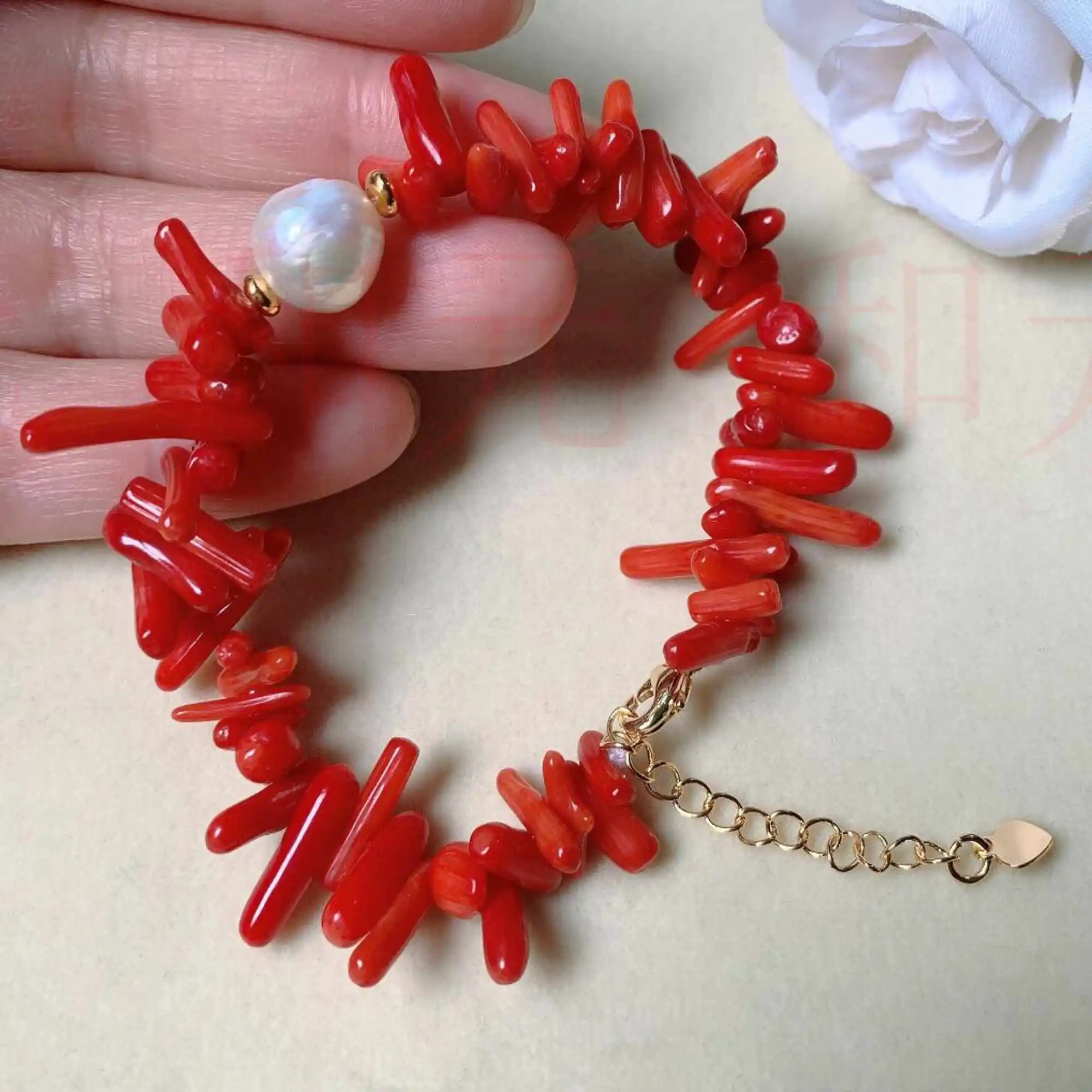 Fashion natural white round pearl Red Coral Gold bracelet gift Easter Gift Buddhism Restore Mental Classic Pray Wristband Relief
Fashion natural white round pearl Red Coral Gold bracelet gift Easter Gift Buddhism Restore Mental Classic Pray Wristband Relief