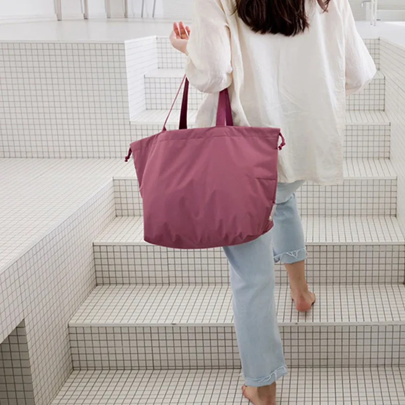 Waterproof Sport Women's Drawstring Fitness Beach Storage Handbag For The Pool Duffle Shoulder Travel Gym Swimming Bag 
Waterproof Sport Women's Drawstring Fitness Beach Storage Handbag For The Pool Duffle Shoulder Travel Gym Swimming Bag