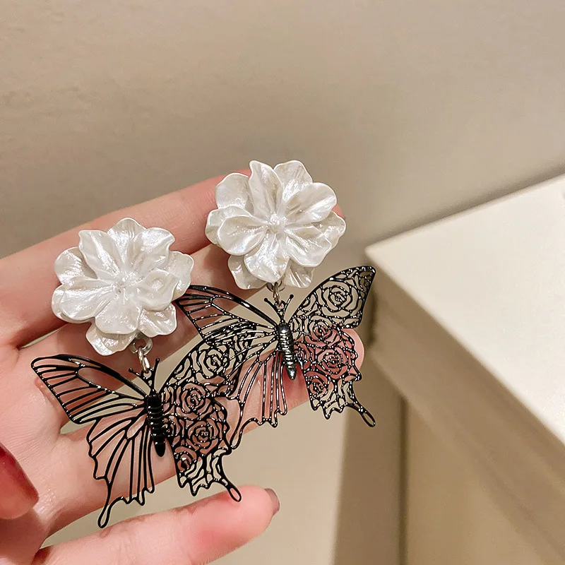 Personality Creative Butterfly Flower Earrings Niche Retro Trend Temperament Ear Studs New Fashion Accessories Wholesale
Personality Creative Butterfly Flower Earrings Niche Retro Trend Temperament Ear Studs New Fashion Accessories Wholesale