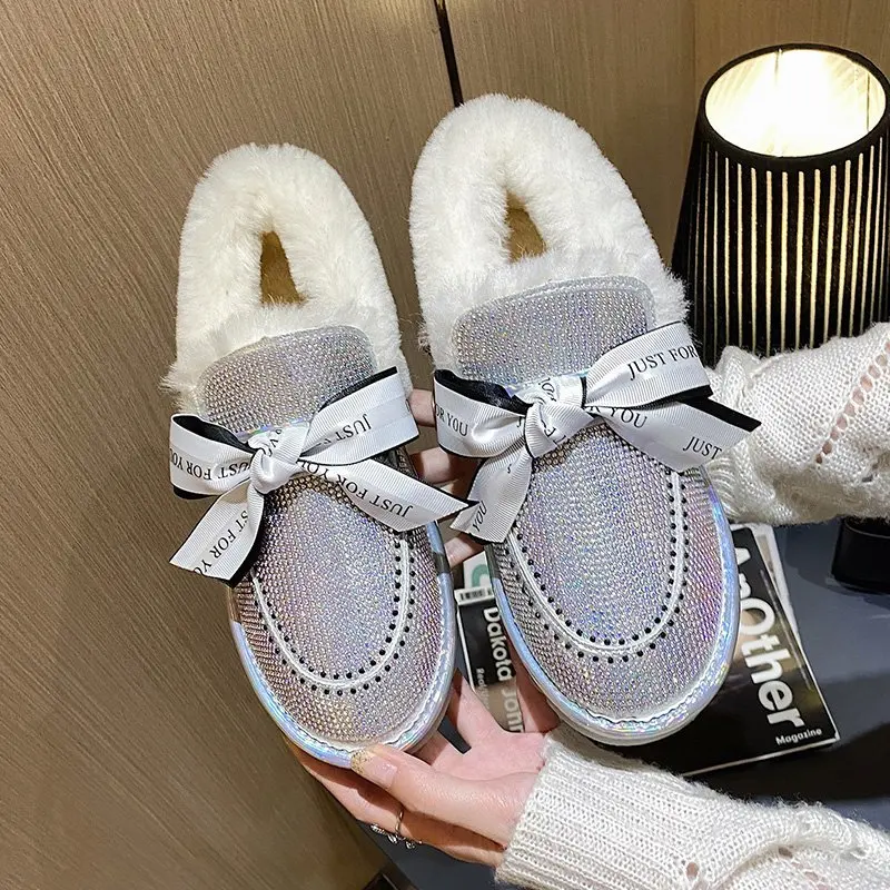 Женские зимние ботинки на платформе с хлопковой подкладкой, с кристаллами
Женские зимние ботинки на платформе с хлопковой подкладкой, с кристаллами