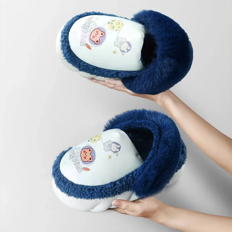 Winter Womens Slippers Pearl PU Fur Slippers Cute Back strap Plush woman Shoes Luxury Design Waterproof Non-slip House Slippers
Winter Womens Slippers Pearl PU Fur Slippers Cute Back strap Plush woman Shoes Luxury Design Waterproof Non-slip House Slippers