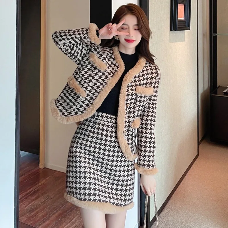 Runway Fall Winter Women's Tweed Thickened Houndstooth Woolen Long Sleeve Jacket Coat + High Quality Mini Skirt Two Piece Set 
Runway Fall Winter Women's Tweed Thickened Houndstooth Woolen Long Sleeve Jacket Coat + High Quality Mini Skirt Two Piece Set