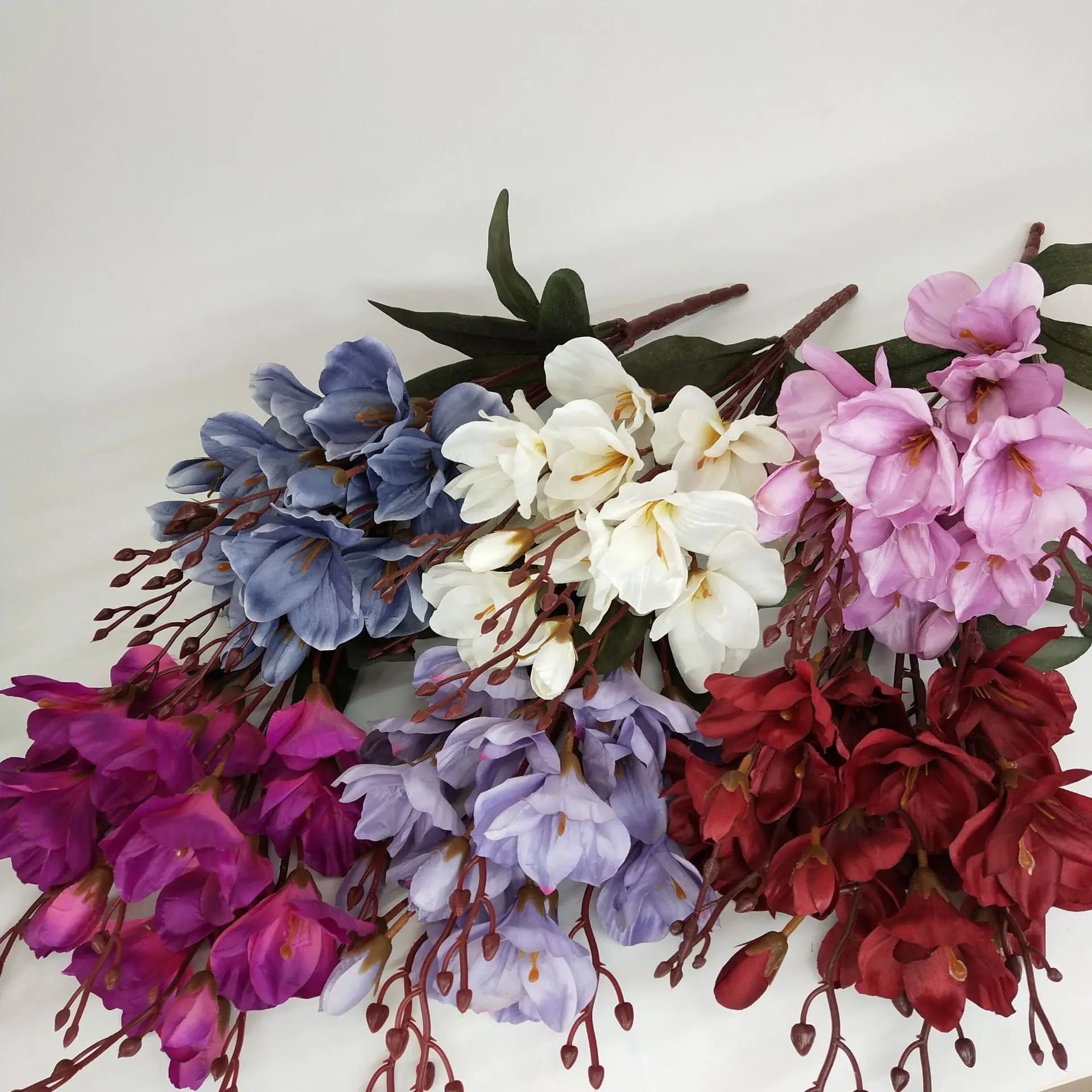 Bouquet Simulation Magnolia Artificial Flowers Snow Orchid Freesia Home Indoor Wedding Decoration Fake Silk Plant Flower 
Bouquet Simulation Magnolia Artificial Flowers Snow Orchid Freesia Home Indoor Wedding Decoration Fake Silk Plant Flower
