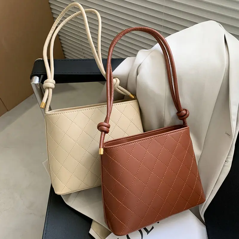 Quilted Bucket Bag,9 Inch Tote Bag,Female Pure Colour Shoulder Bag,Pu Messenger Bag,Luxury Handbag
Quilted Bucket Bag,9 Inch Tote Bag,Female Pure Colour Shoulder Bag,Pu Messenger Bag,Luxury Handbag