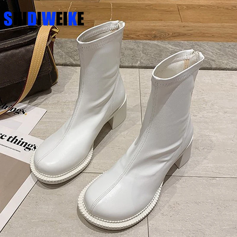 2021 Brand Women Block High Heels white Ankle Boots Female Square Toe Chelsea Boots High Quality Short Boots Zipper AD649
2021 Brand Women Block High Heels white Ankle Boots Female Square Toe Chelsea Boots High Quality Short Boots Zipper AD649
