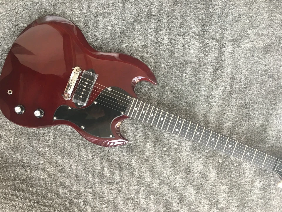 new arrival wine red electric guitar, with chrome hardware and one p90 pickup , high quality guitar
new arrival wine red electric guitar, with chrome hardware and one p90 pickup , high quality guitar