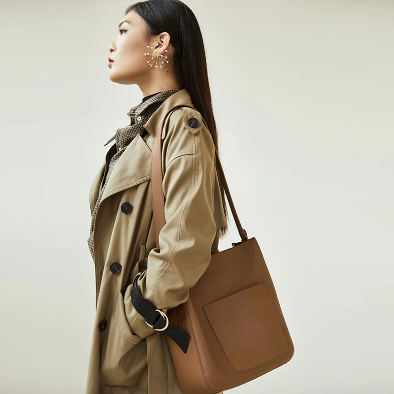 2021 new leather women's bag trend Single Shoulder Messenger Bag women's large capacity bucket bag minority design Bag
2021 new leather women's bag trend Single Shoulder Messenger Bag women's large capacity bucket bag minority design Bag