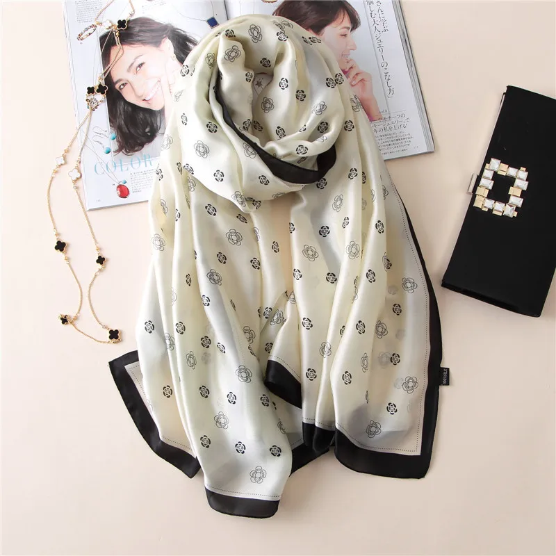 2021 Luxury Brand Spring Summer New Style Fashion Printed Scarf Women Warm Shawl Soft Silk Scarves blanket chiffon hijab winter
2021 Luxury Brand Spring Summer New Style Fashion Printed Scarf Women Warm Shawl Soft Silk Scarves blanket chiffon hijab winter