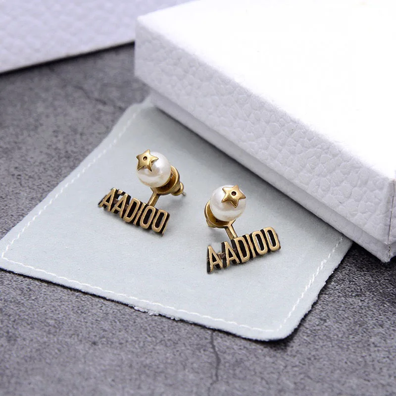 Vintage Fashion Brand Letter Pearl Charm Earring Studs For Women Bride Wedding Party Lovers Gift Engagement Jewelry
Vintage Fashion Brand Letter Pearl Charm Earring Studs For Women Bride Wedding Party Lovers Gift Engagement Jewelry