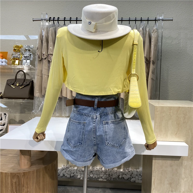 Versatile Casual High-waisted Curling Denim Shorts With Belt Vintage Niche Design Style Loose Wide Leg Pants Personality Pants
Versatile Casual High-waisted Curling Denim Shorts With Belt Vintage Niche Design Style Loose Wide Leg Pants Personality Pants
