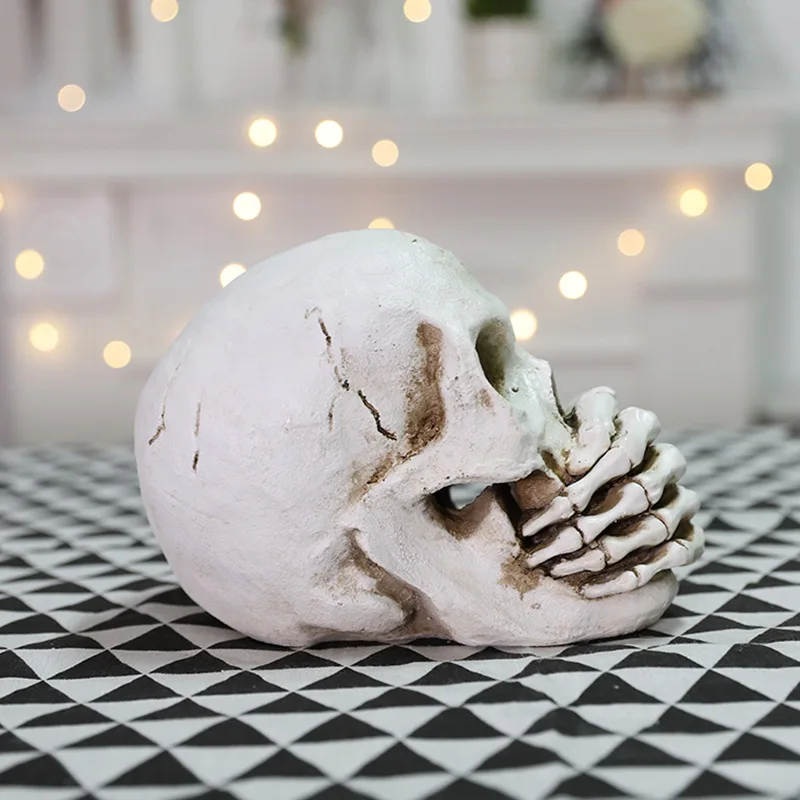 Halloween Horror Skull Model Bar KTV Cool Decoration Skull Plastic Decoration Trick Decoration
Halloween Horror Skull Model Bar KTV Cool Decoration Skull Plastic Decoration Trick Decoration