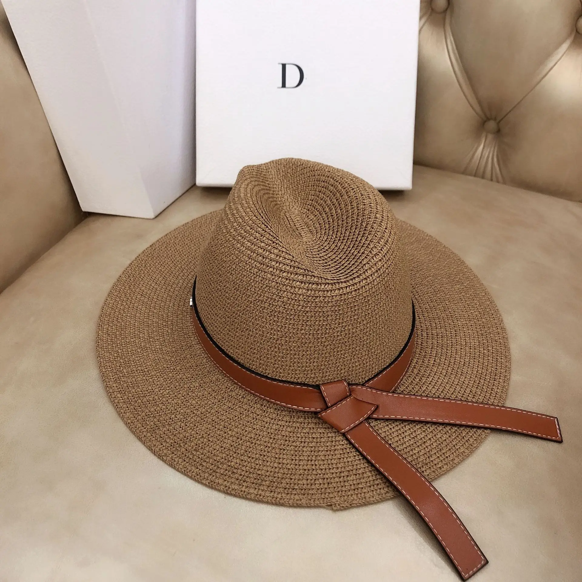 2021 Women Straw Hats Sun Hats Female Wide Brim Beach Hat Bow Summer Hat Anti Uv Straw Sun Hats
2021 Women Straw Hats Sun Hats Female Wide Brim Beach Hat Bow Summer Hat Anti Uv Straw Sun Hats