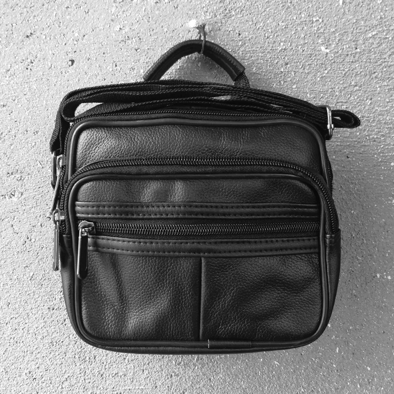 Genuine Soft Leather Man Small Handbag Fashion Vintage Business men Messenger Bag High Quality Durable Men Small Shoulder Bag
Genuine Soft Leather Man Small Handbag Fashion Vintage Business men Messenger Bag High Quality Durable Men Small Shoulder Bag