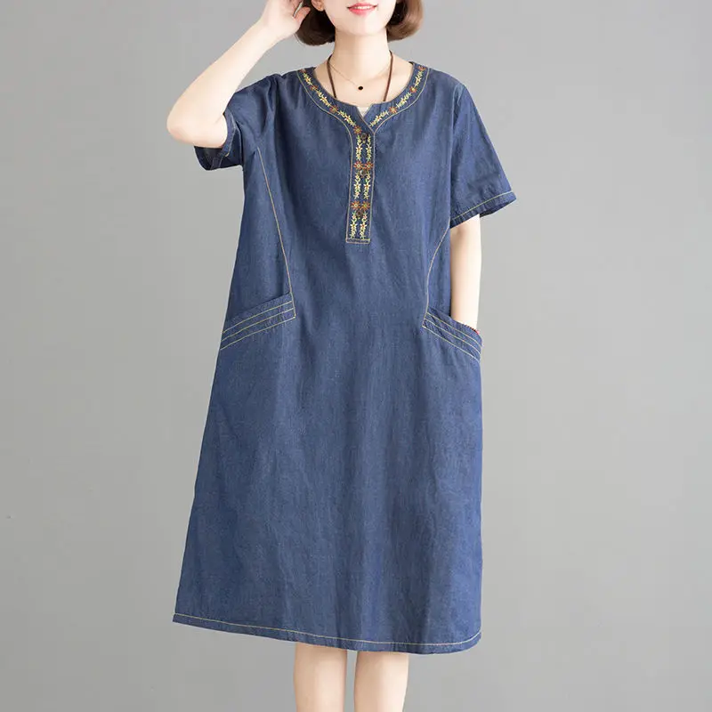 Short sleeve Embroidered Denim Dress Female Summer 2021 New Fashion Loose V-neck Denim dress With pocket Casual Female Clothing
Short sleeve Embroidered Denim Dress Female Summer 2021 New Fashion Loose V-neck Denim dress With pocket Casual Female Clothing