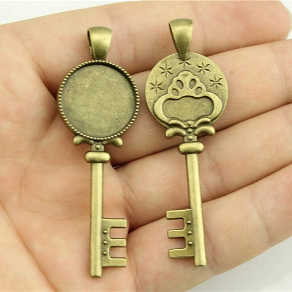 4pcs 18mm Inner Size Vintage Antique Bronze Antique Silver Color Key Shape Cameo Cabochon Base Setting 
4pcs 18mm Inner Size Vintage Antique Bronze Antique Silver Color Key Shape Cameo Cabochon Base Setting