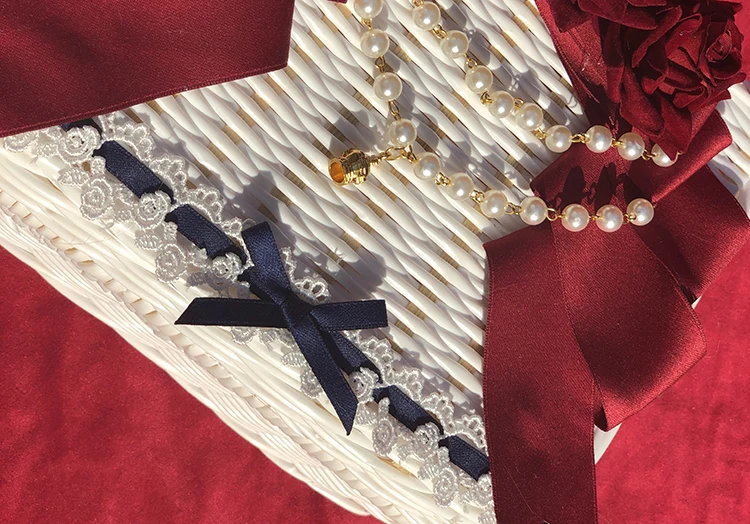 Handmade Sweet Lolita Tradescantia sillamontana Rose Rattan Box Suitcase Soft Girl Bead Chian Bow Portable Party Handbag Cosplay 
Handmade Sweet Lolita Tradescantia sillamontana Rose Rattan Box Suitcase Soft Girl Bead Chian Bow Portable Party Handbag Cosplay