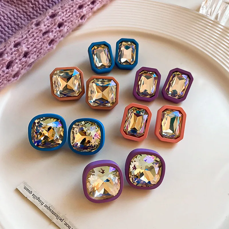 Korean New Clear Crystal Geometric Purple Blue Square Edge Stud Earrings For Women Fashion Temperament Brincos Accessoires Femme 
Korean New Clear Crystal Geometric Purple Blue Square Edge Stud Earrings For Women Fashion Temperament Brincos Accessoires Femme