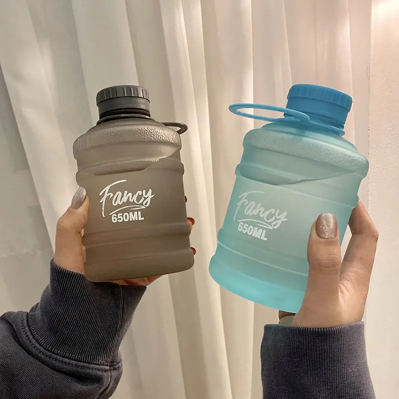 Transparent Bottle Sport Cup Simple Modern Stylish Water Bottle Outdoor Botellas De Agua Summer Drinking Cup Reusable Cold Cup
Transparent Bottle Sport Cup Simple Modern Stylish Water Bottle Outdoor Botellas De Agua Summer Drinking Cup Reusable Cold Cup