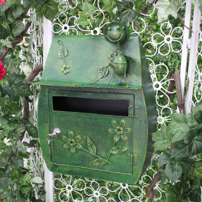 Открытый Винтажный металлический почтовый ящик на стене | Дом и сад