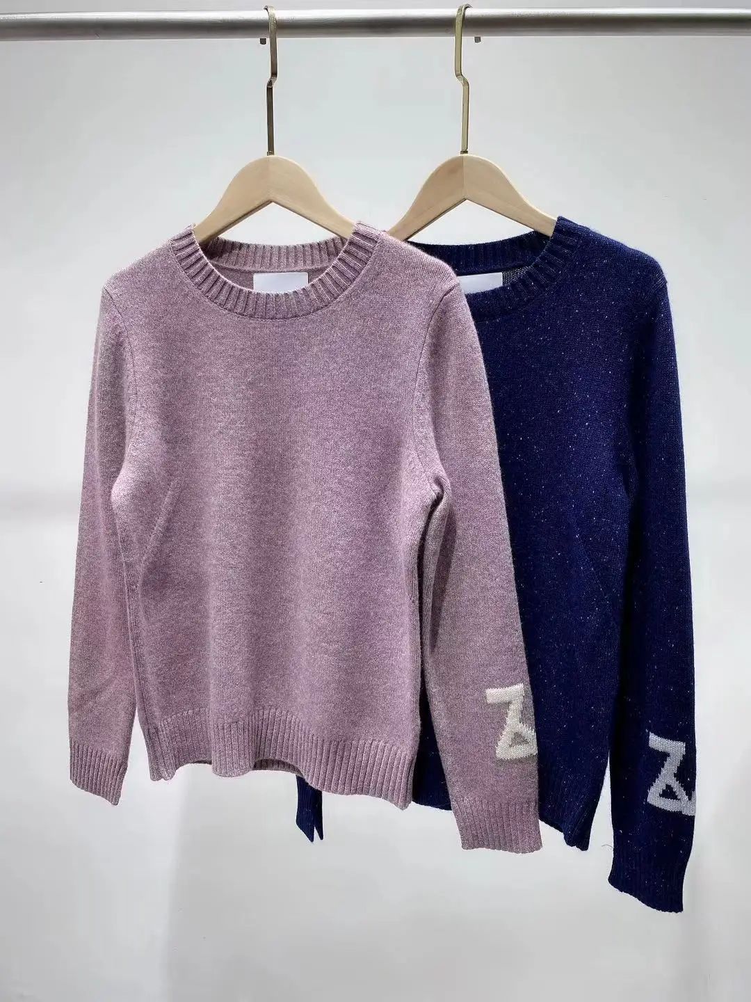 Women Cashmere O-neck Contrast Color Letter Embroidered Long Sleeve Split Sweater 2021 Autumn Winter Loose Knitted Pullover Top
Women Cashmere O-neck Contrast Color Letter Embroidered Long Sleeve Split Sweater 2021 Autumn Winter Loose Knitted Pullover Top