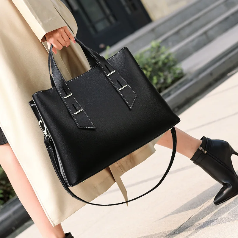 Luxury Brand 100% Genuine Leather Simple Solid Color Large-capacity Tote Bag High-quality Texture One-shoulder Messenger Bag Sac
Luxury Brand 100% Genuine Leather Simple Solid Color Large-capacity Tote Bag High-quality Texture One-shoulder Messenger Bag Sac