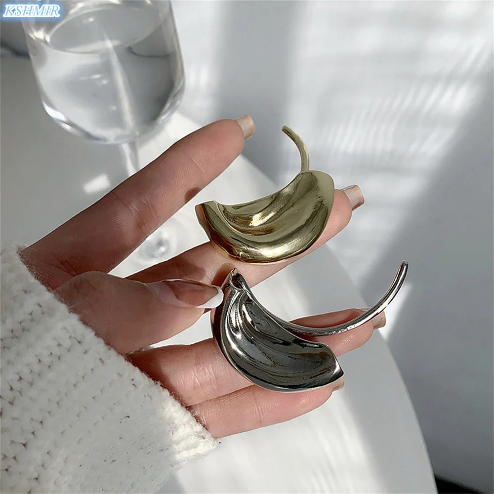 Niche design metallic half ear contour earrings without ear holes Ear bone clip female INS temperament hipster 2021 new
Niche design metallic half ear contour earrings without ear holes Ear bone clip female INS temperament hipster 2021 new