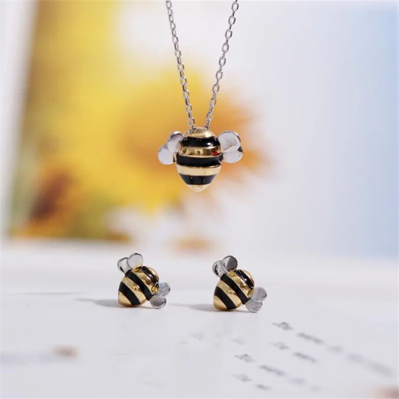 925 Sterling Silver Jewelry Wholesale Korean Fashion Cute Bee Exquisite Creative Female Personality Pendant Necklaces
925 Sterling Silver Jewelry Wholesale Korean Fashion Cute Bee Exquisite Creative Female Personality Pendant Necklaces